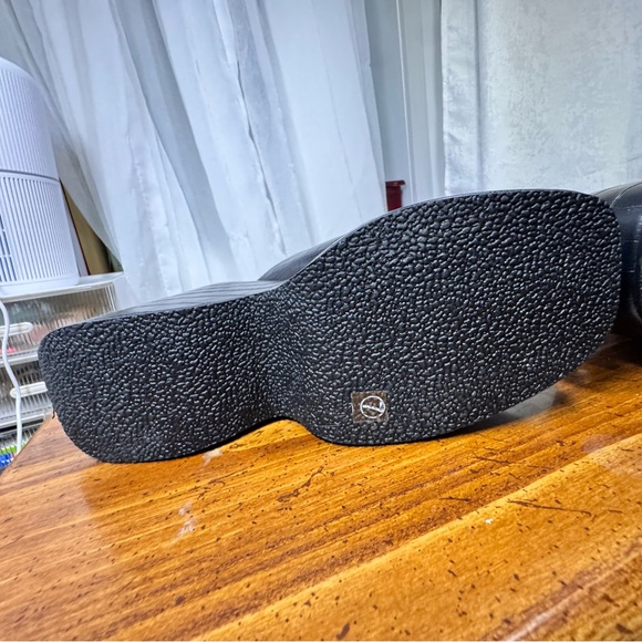 Black Platform Slide Sandals - Picture 4 of 7